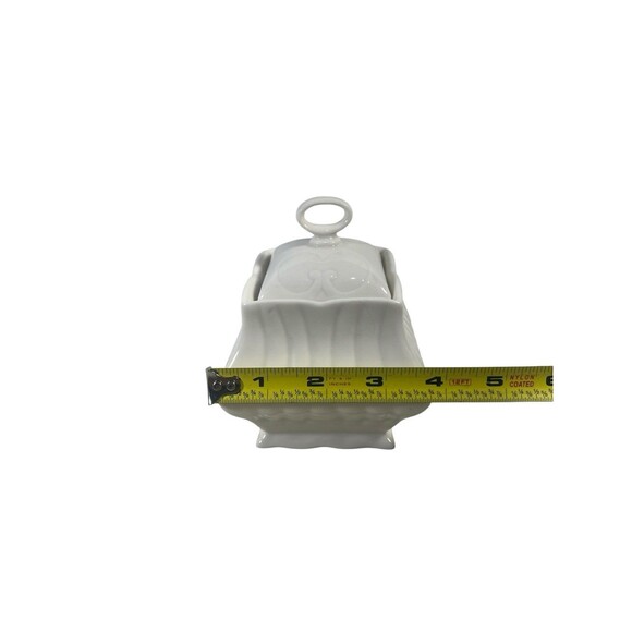 Peppertree Tabletops Fine Porcelain- Coastline Imports- Sugar Bowl w/ Lid 4 3/4" - Picture 4 of 10